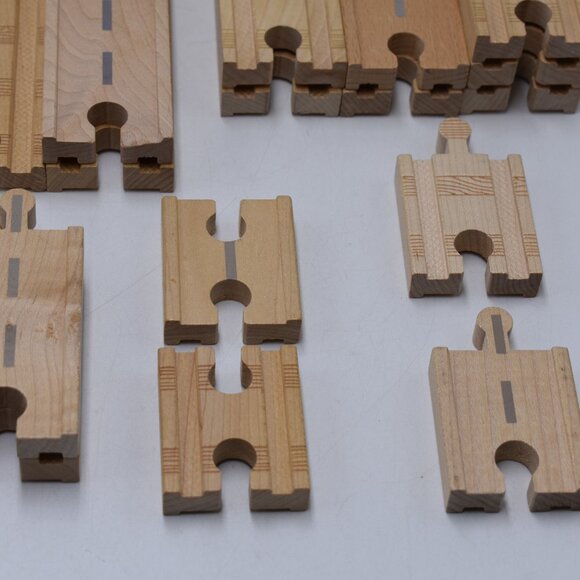 Lot of 30 Genuine REVERSIBLE 2 SIDES Thomas Roads Wooden Tracks Connectors - Picture 9 of 11